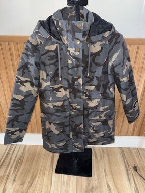 Natural Reflections Women's Camo Ski Jacket in Gray, Black, Tan